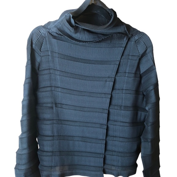 ISSEY MIYAKE FETE Turtleneck Long Sleeve Sweatshirt - Picture 5 of 6